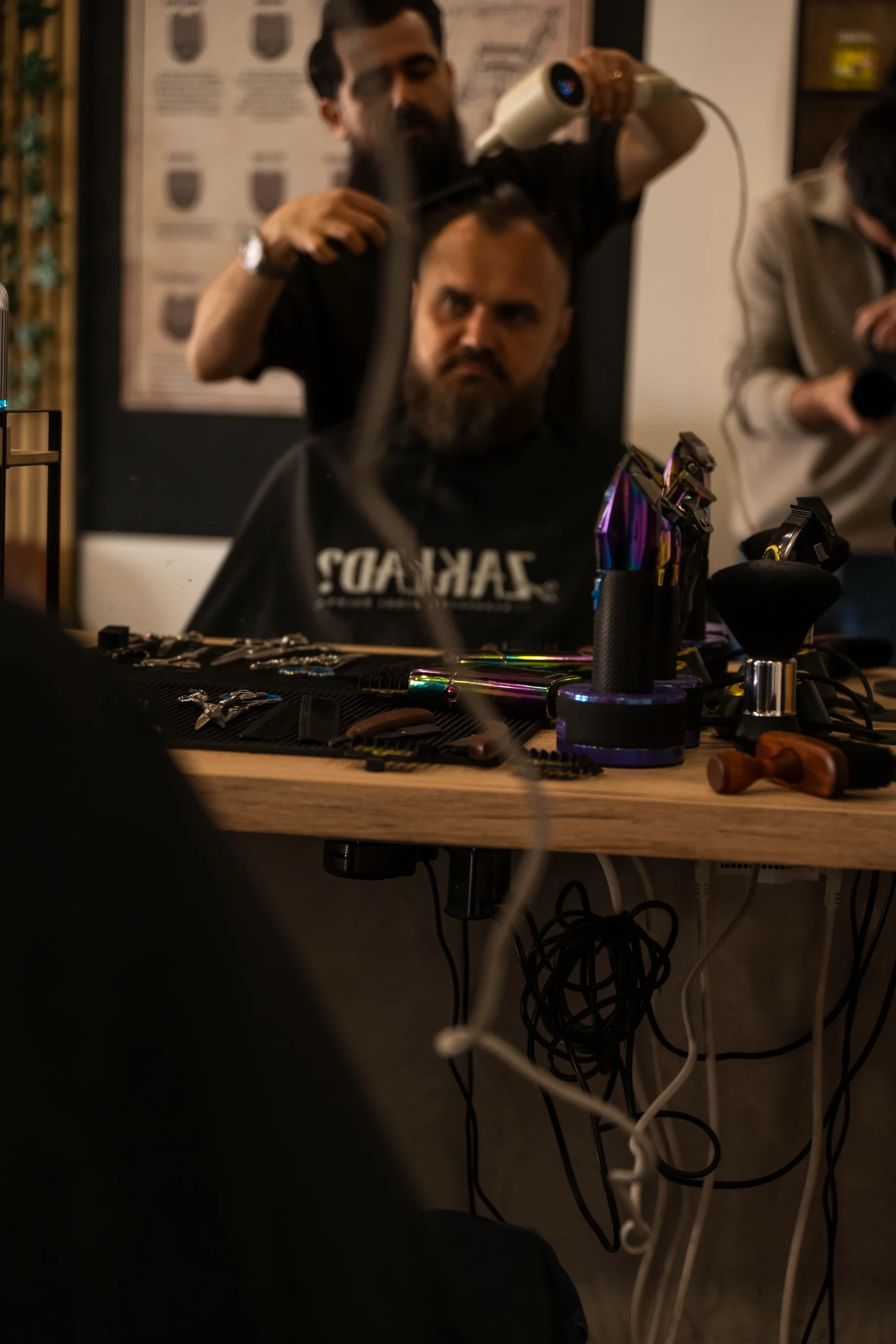 Artystyczne odbicie stanowiska pracy w lustrze w Zakład? w Przemyślu